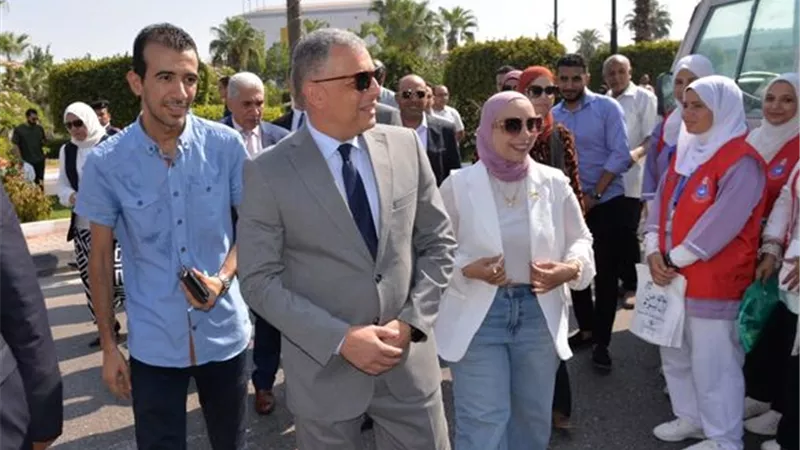 محافظ الإسماعيلية يتفقد انطلاق مبادرة 