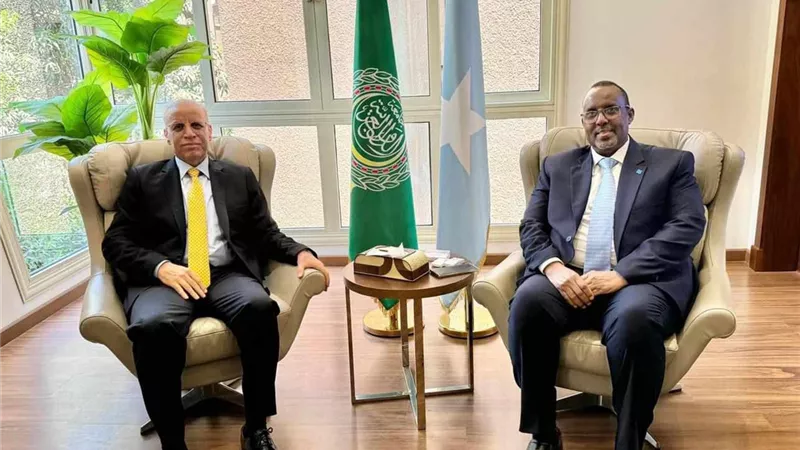 سفير الصومال يبحث مع نظيره العراقي تعزيز التعاون المشترك