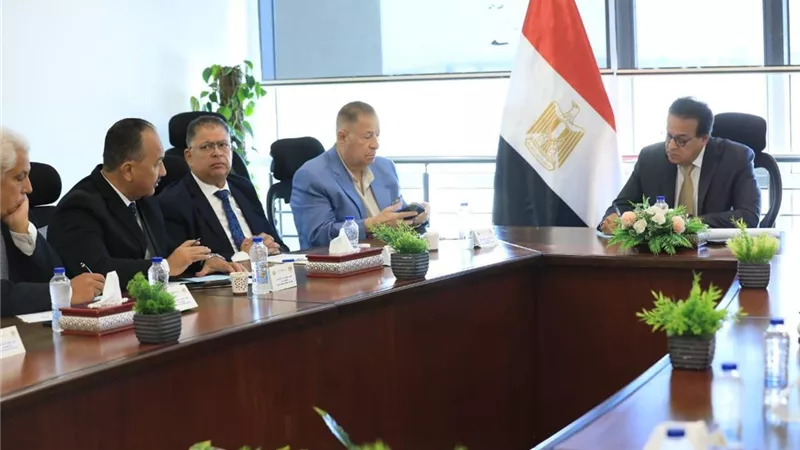 وزير الصحة يبحث مع 