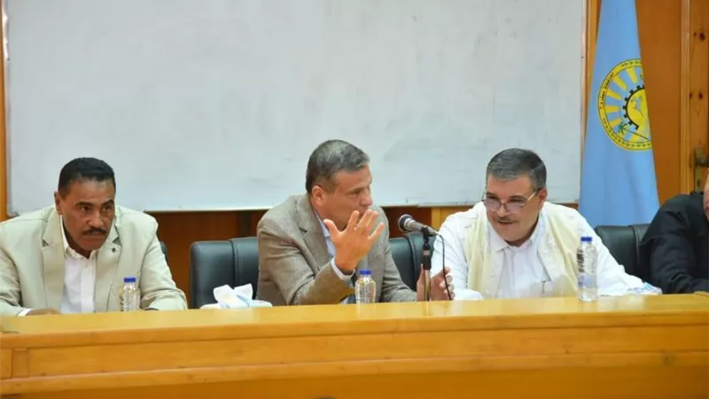 وزير الزراعة يلتقى بأعضاء الجمعيات المركزية والزراعية