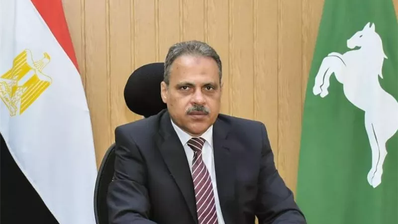محافظ الشرقية يُهنئ أوائل الثانوية الأزهرية