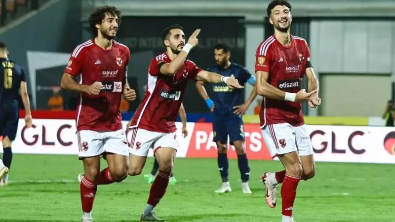 وسام أبو علي يقود هجوم الأهلي أمام البنك في الدوري