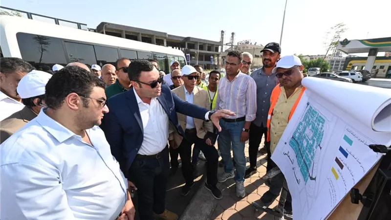 وزير الإسكان يتفقد أعمال رفع كفاءة طرق المنطقة الصناعية ومشروعات تطوير محاور الطرق بمدينة العبور