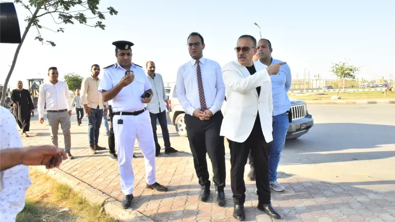 حملة لإزالة الاشغالات والتعديات بمنطقة الوليدية وميدان القناطر