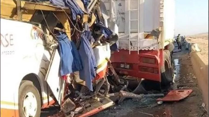 مصرع وإصابة 24 في حادث تصادم أتوبيس ونقل ثقيل بطريق الإسكندرية مطروح