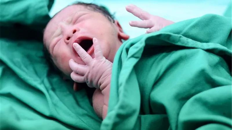 عقوبة الامتناع عن تسجيل طفل مولود