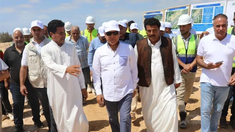 كامل الوزير يتفقد مواقع العمل بمشروع الخط الأول للقطار الكهربائي