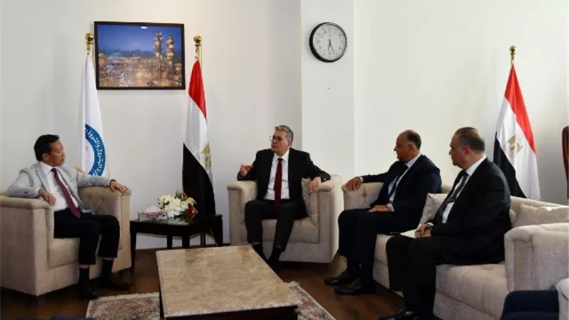 وزيرالبترول يبحث مع رئيس 