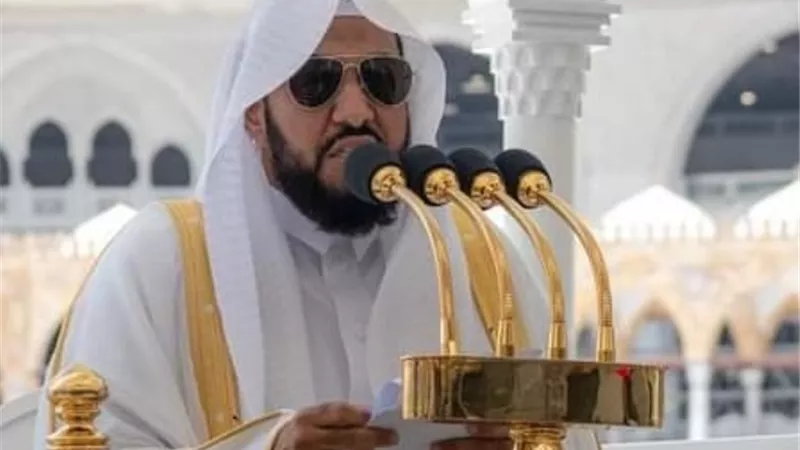 خطيب الحرم المكى: المسلم مطالب بالصلاة حتى في المرض و الخوف