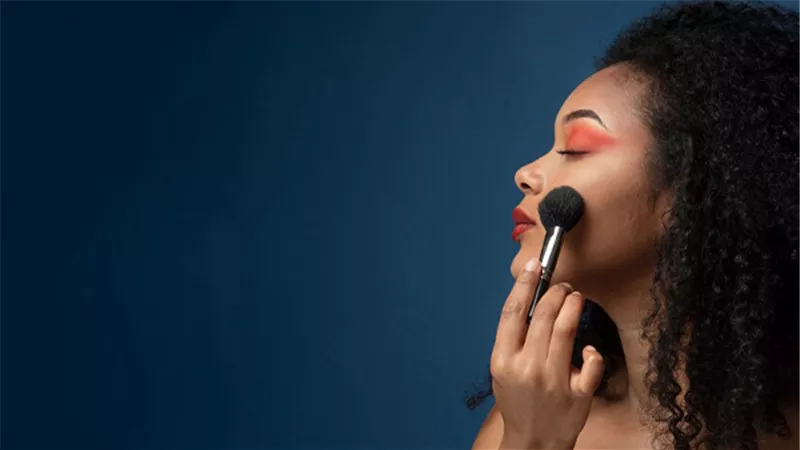 لماذا تخفي النساء سنهن الحقيقي.. دراسة تكشف