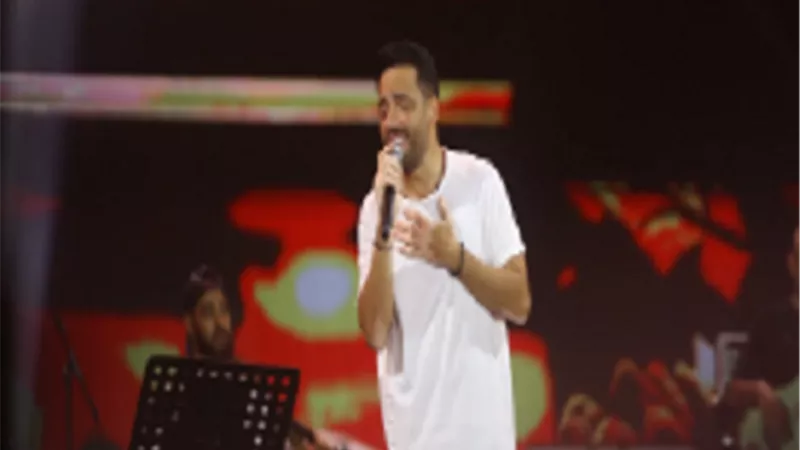 ليلة بيضاء..رامي جمال يطرب جمهور مهرجان العلمين والحفل كامل العدد