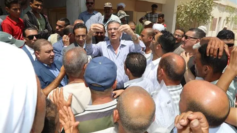 وزير الزراعة يفاجئ جمعية فرهاش حوش عيسى ويقيل الطاقم الاداري بها