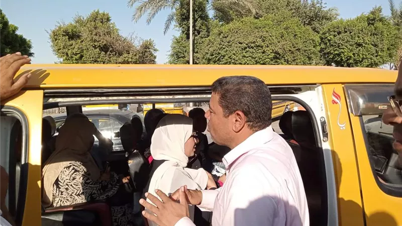 متابعة مواقف السيارات للتأكد من الالتزام بتعريفة الركوب بالمنيا