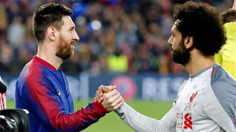 ماذا سيحدث إذا انتقل ميسي إلى الدوري الإنجليزي .. محمد صلاح يجيب