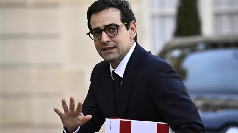 واشنطن وباريس تدعوان إلى 