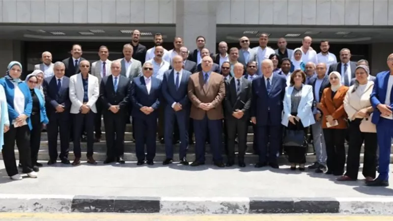 وزير الطيران المدني:لاصحة لبيع المطارات المصرية