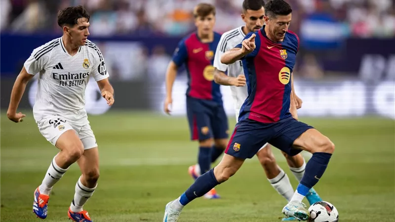 برشلونة ضد الريال ..شاهد برشلونة يسجل الأول عن طريق باو فيكتور