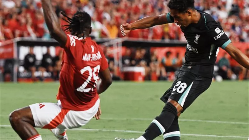 ليفربول ضد مانشستر يونايتد.. شاهد لحظة خروج لويل فيش مصابا