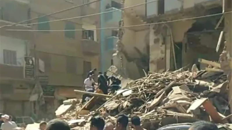 انهيار عقار بالقرب من ديوان عام محافظة المنوفية