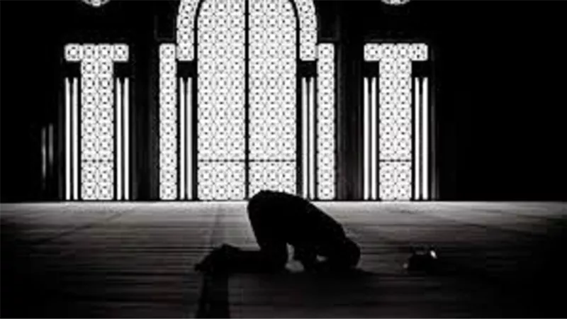 من قام بعشر آياتٍ لم يكتب من الغافلين فهل تُحسب سورة الفاتحة منها