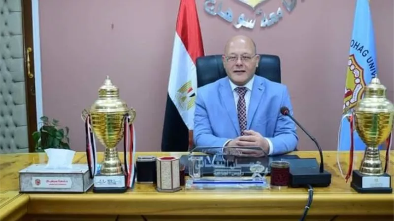 رئيس جامعة سوهاج يكرم الطلاب الفائزين بالمركز الثاني