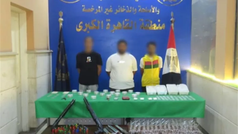 ضبط تشكيل عصابي يدير بؤرة إجرامية وبحوزته 