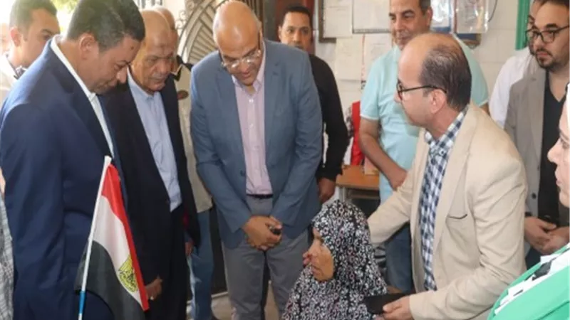 عطية: ٢٤٢ فرقة ثابتة ومتحركة تعمل في مبادرة ١٠٠ مليون صحة بالقليوبية