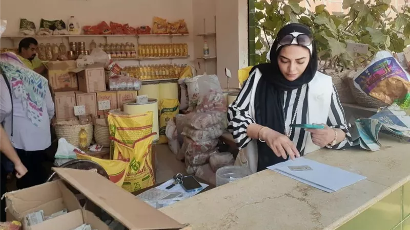 ضبط ٣ طن زيت وسكر تمويني قبل بيعها بأسواق الإسماعيلية
