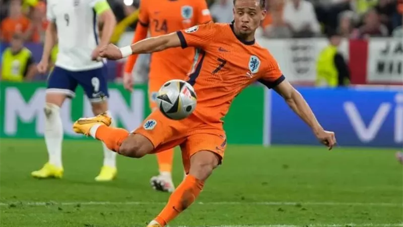 تشافي يصدم مانشستر يونايتد وبايرن ميونخ بقراره النهائي