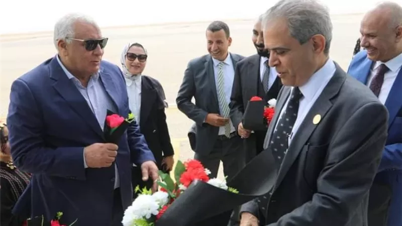 محافظ الوادي الجديد يستقبل المدير التنفيذي للتمور