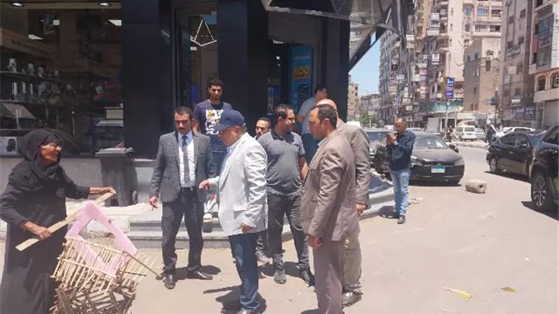 مرزوق يتفقد شوارع المنصوره لمتابعة مستوي النظافة والاشغالات