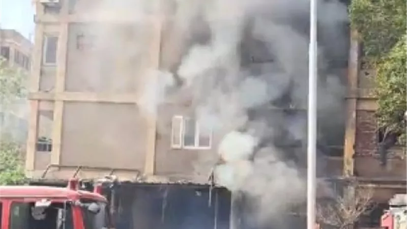 نشوب حريق هائل بمخزن زيوت في منطقة صقر قريش