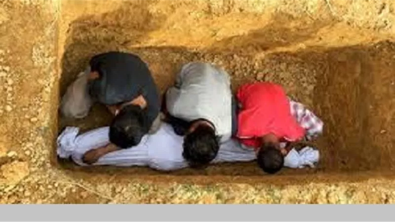 حكم الدعاء جهرا على القبر بعد الدفن