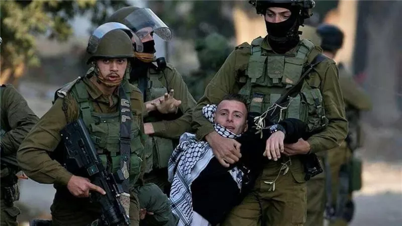 قوات الاحتلال الإسرائيلي تعتقل 25 فلسطينيا من الضفة الغربية