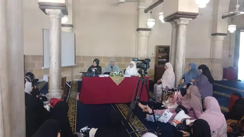 قدوات عالِمات في الجامع الأزهر بملتقاه الأسبوعي