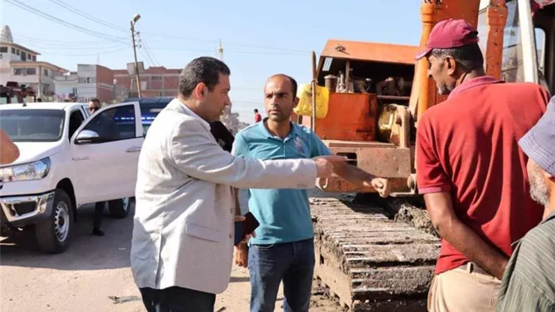 محافظ دمياط يتفقد مشروعات حياة كريمة ويأمر بتطهير الترعة الشرقية