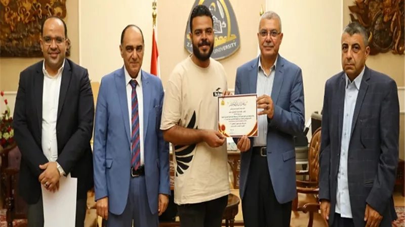 الدرندلى يكرم فريق كلية الهندسة لفوزه بمسابقة الابتكار الدولية