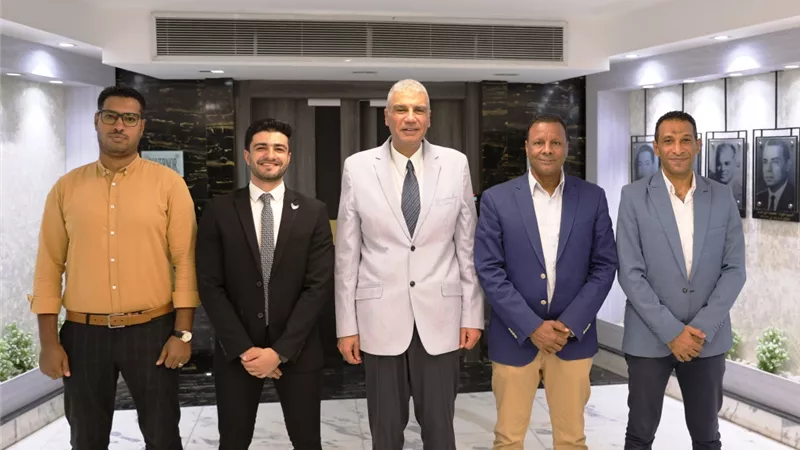إسماعيل كمال يلتقى وفد نادى سيتى كلوب