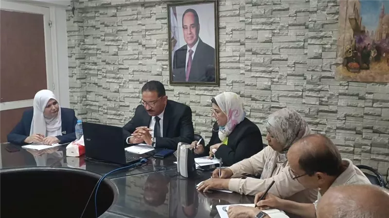 سلومه يجتمع بمديري الإدارات لحل مشكلة الكثافه فى مدراس الجيزة