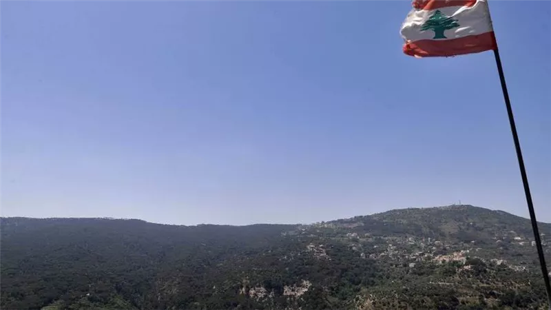 بريطانيا تعلن سحب عائلات المسؤولين العاملين في سفارتها ببيروت