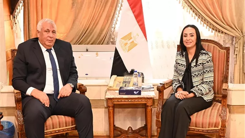 مرسي والزملوط يبحثان رفع كفاءة بيوت الطلبة والطالبات بمركزالداخلة