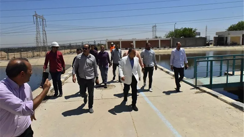 محافظ أسيوط يتفقد مراحل المعالجة بمحطة صرف صحي الزرابي بأبوتيج
