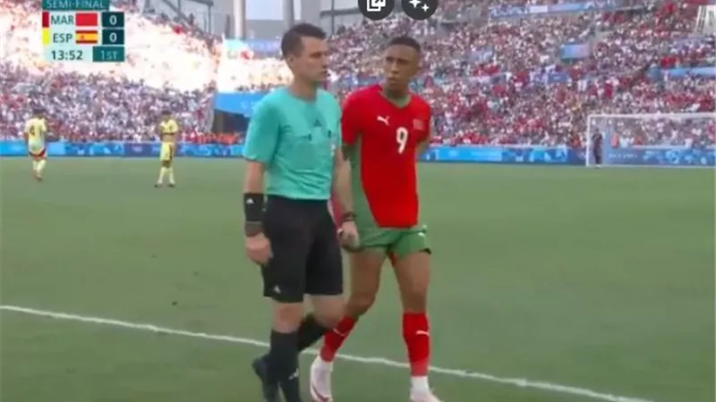خروج حكم مباراة المغرب و إسبانيا للاصابة