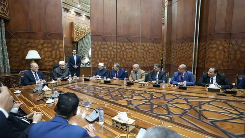 شيخ الأزهر يناقش سبل التصدي لظاهرة التعصب القبلي ضد الفتيات