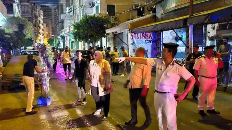 حملة مسائية لازالة التعديات والاشغالات بشوارع محطة الرمل