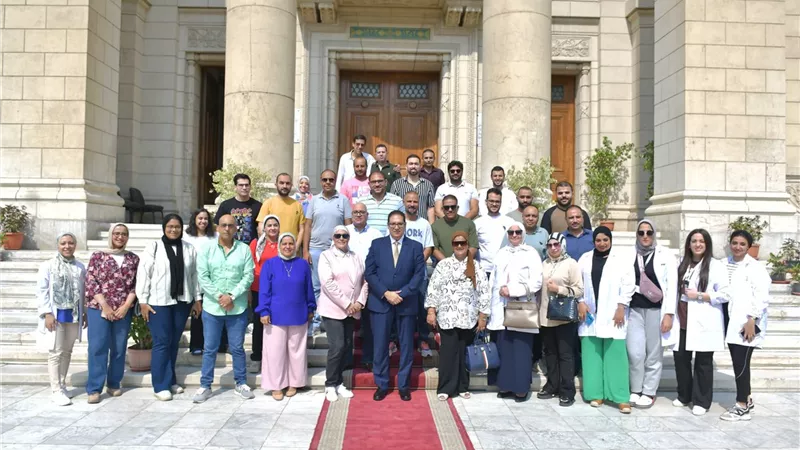 إقبال كبير على القافلة الطبية لجامعة القاهرة في 