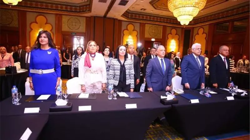 وزيرة التضامن ومحافظ الإسماعيلية يطلقان مبادرة جسور لدعم التعليم