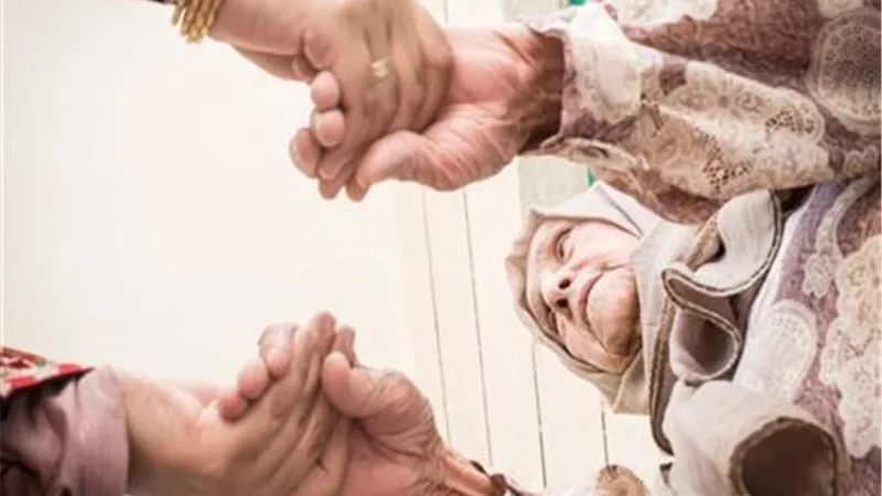 مدى وجوب خدمة الزوجة لحماتها وكيفية معاملتها