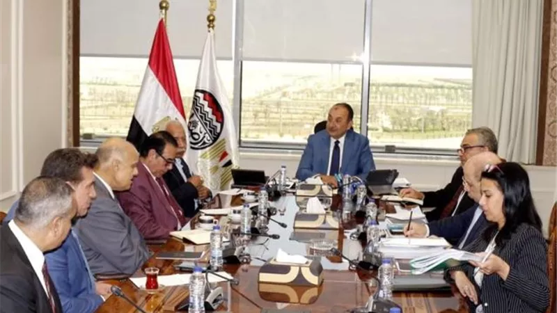 وزير قطاع الأعمال يلتقي ممثلي الاتحاد العام لنقابات عمال مصر