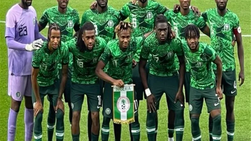 قائد منتخب نيجيريا يقترب من الانضمام للدورى السعودي